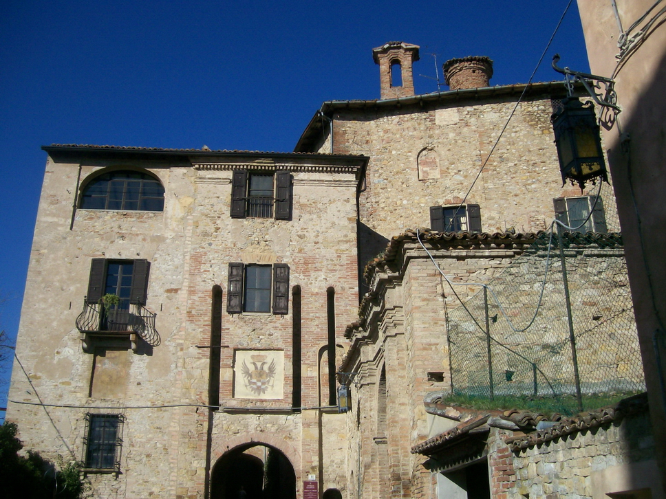 8 Scipione.JPG - L'entrata nel borgo di Scipione, nel comune di Salsomaggiore Terme (Pr)